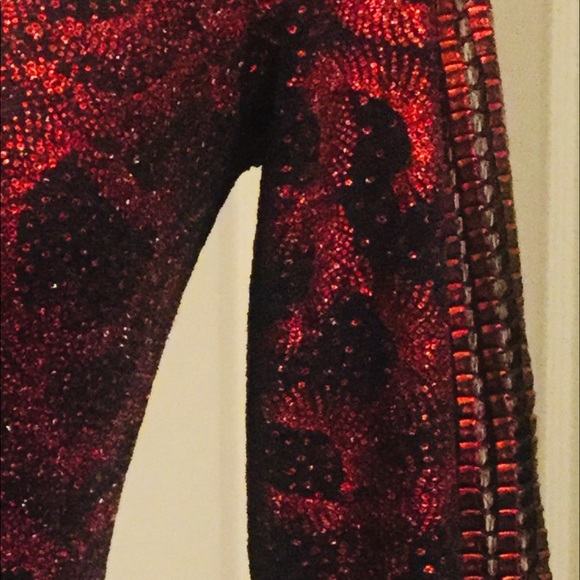 Red Black Metallic Scoop Neck Mesh Back Detailed Top - Picture 5 of 6